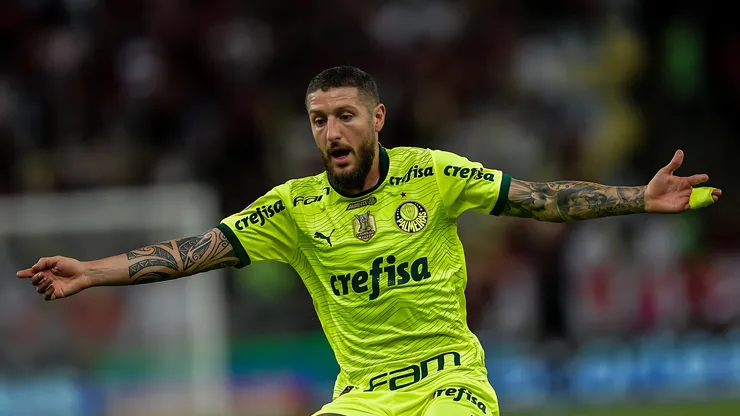 Zé Rafael jogador do Palmeiras durante partida contra o Flamengo no estádio Maracanã pelo campeonato Brasileiro A 2023. Meia foi punido pelo STJD