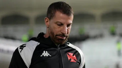 Pedrinho durante confronto contra o Bragantino no Campeonato Brasileiro de 2024.