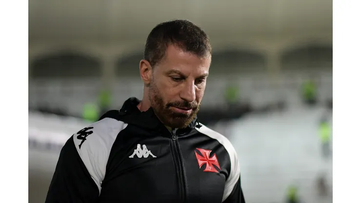 Pedrinho durante confronto contra o Bragantino no Campeonato Brasileiro de 2024.