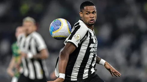 Dirigente de clube revela interesse em Júnior Santos e bastidores da negociação (Foto: Thiago Ribeiro/AGIF)