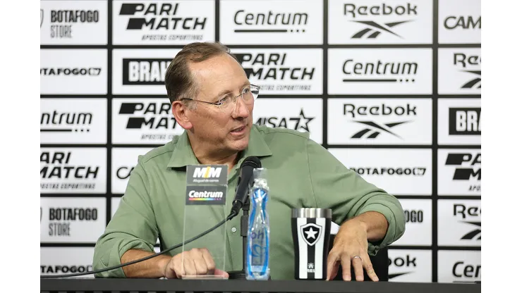Foto: Vitor Silva/Botafog - John Textor durante entrevista coletiva no Botafogo.
