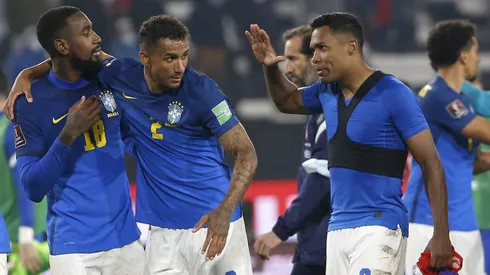 Alex Sandro é apresentado no Flamengo e revela conversa com Danilo (Photo by Claudio Reyes – Pool/Getty Images)
