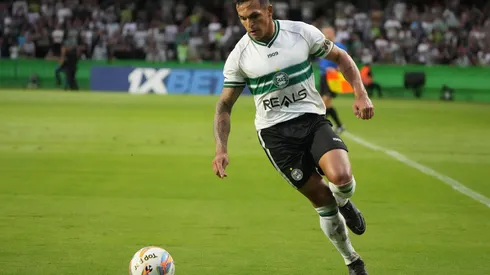 Robson em campo pelo Coritiba (Alamy Stock Photo)