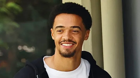 Lewis está servindo a seleção da Irlanda do Norte – Foto: Rubens Chiri / São Paulo FC.