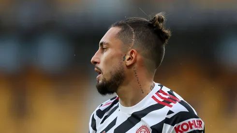 Alex Telles durante partida pelo Manchester United. Jogador é o novo contratado do clube carioca.