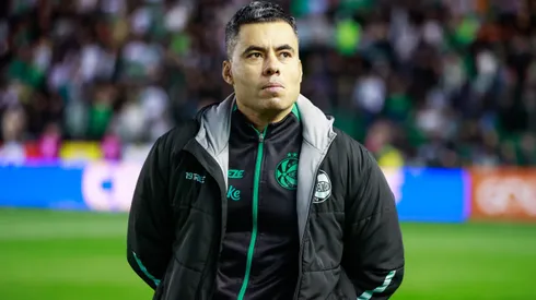 Jair Ventura durante confronto contra o Internacional no Campeonato Brasileiro de 2024.