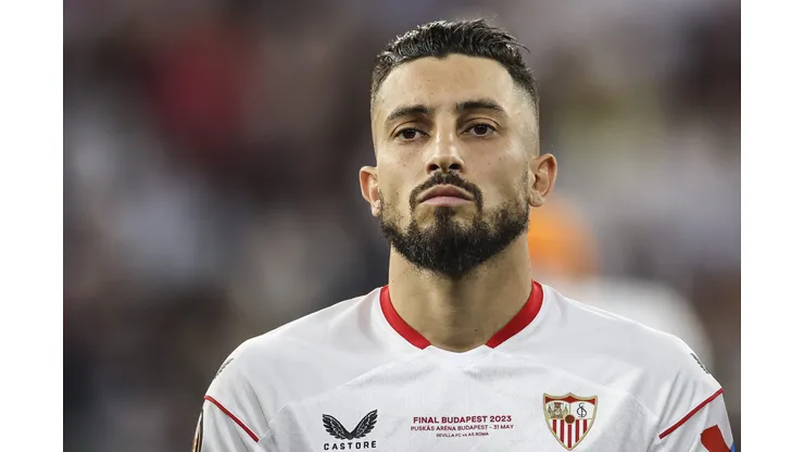 Alex Telles durante confronto contra a Roma na Europa League.
