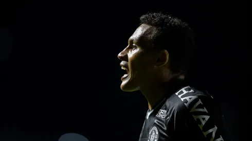 Léo Jabá durante confronto contra o CSA na Série B de 2021.