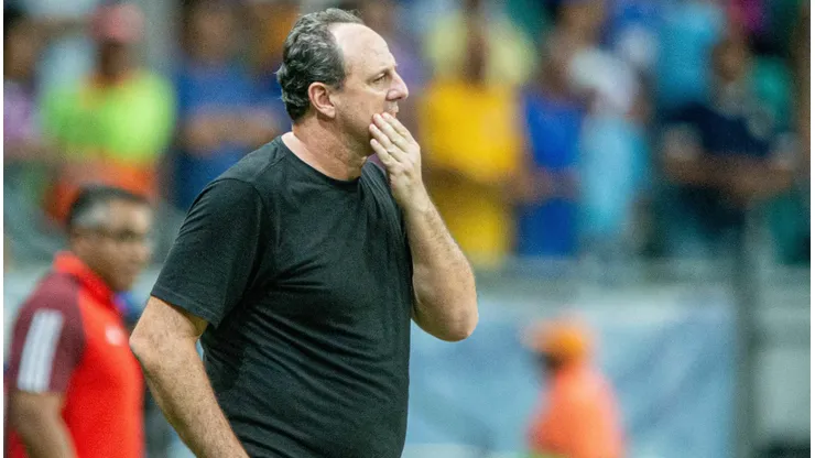 Rogério Ceni durante confronto contra o Internacional no Campeonato Brasileiro de 2024.