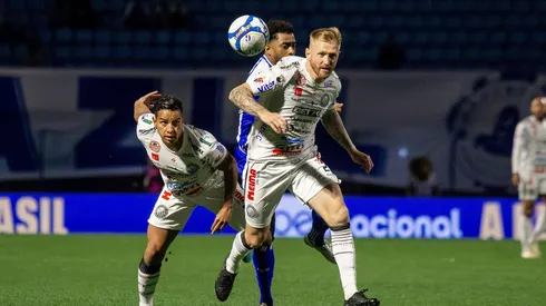 Operário em campo (Associated Press / Alamy Stock Photo)