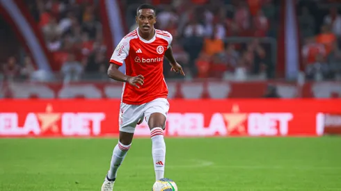Robert Renan jogador do Internacional durante partida contra o Palmeiras no estadio Beira-Rio pelo campeonato Brasileiro A 2024. Foto: Maxi Franzoi/AGIF