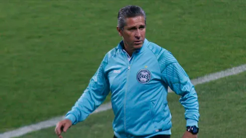 Jorginho não poderá contar com meio-campista – Foto: Gabriel Machado/AGIF