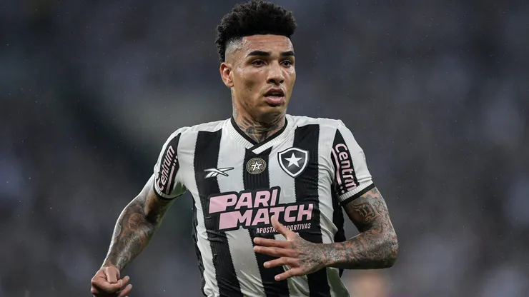 Igor Jesus durante confronto contra o Criciúma no Brasileirão 2024.
