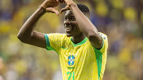Luiz Henrique, jogador do Botafogo atuando na Seleção Brasileira nas Eliminatórias da Copa do Mundo de 2026