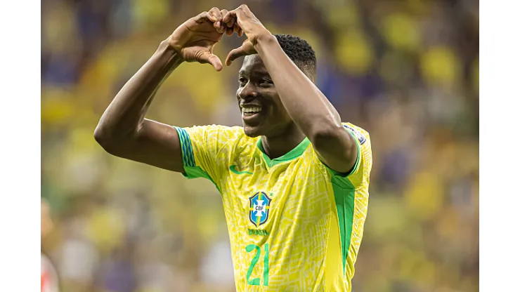 Luiz Henrique, jogador do Botafogo atuando na Seleção Brasileira nas Eliminatórias da Copa do Mundo de 2026