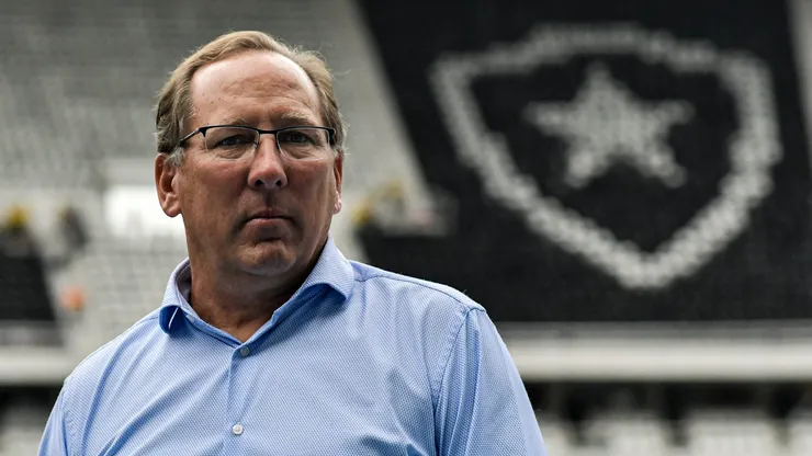 John Textor, dono do Botafogo, antes de partida contra o Fluminense, pelo Campeonato Brasileiro de 2022.