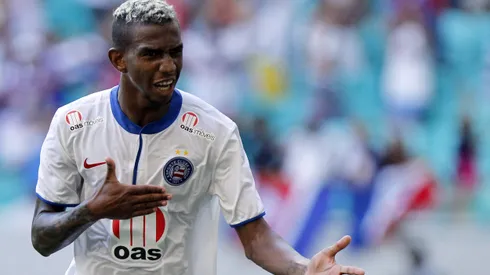 Talisca do Bahia comemora seu gol durante partida contra o Vitoria pelo Campeonato Baiano 2014 na Fonte Nova: