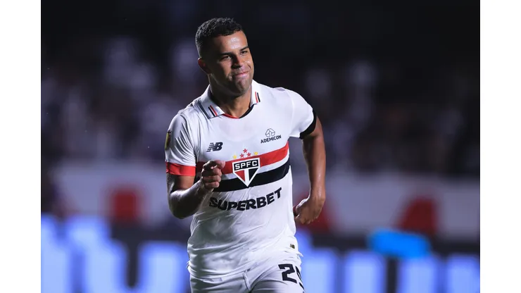 Alisson jogador do São Paulo comemora seu gol durante partida contra o Palmeiras no estadio Morumbi pelo campeonato Paulista 2024.