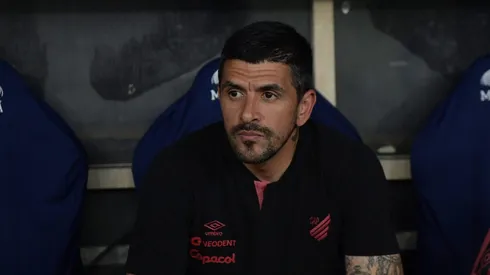 Lucho González, técnico do Athletico-PR, durante partida contra o Fluminense, pelo Campeonato Brasileiro.
