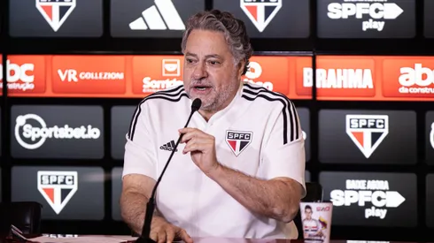 Julio Casares, presidente do São Paulo, em coletiva no CT da Barra Funda