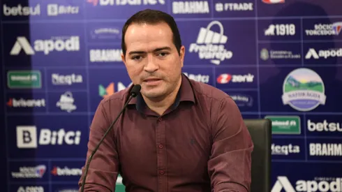 Marcelo Paz, CEO do Fortaleza, falando com os jornalistas em coletiva de imprensa.