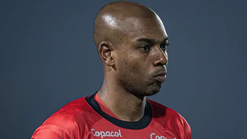 Fernandinho retornou de lesão no Athletico.