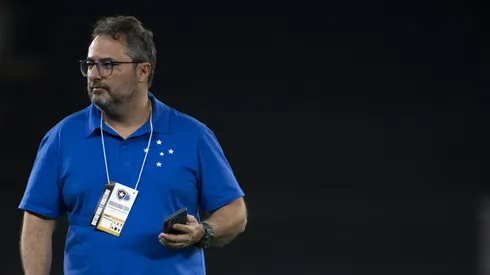 Alexandre Mattos diretor de futebol do Cruzeiro antes da partida contra o Botafogo no estádio Engenhão pelo campeonato Brasileiro A 2024. Foto: Jorge Rodrigues/AGIF