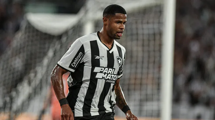 Junior Santos jogador do Botafogo durante partida contra o Vitoria no estadio Engenhao pelo campeonato Copa Do Brasil 2024.