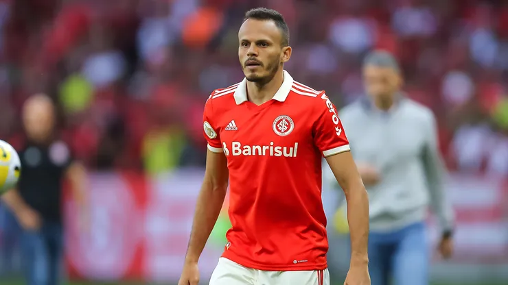 Renê jogador do Internacional durante partida contra o Fortaleza no estádio Beira-Rio pelo campeonato Brasileiro A 2022.