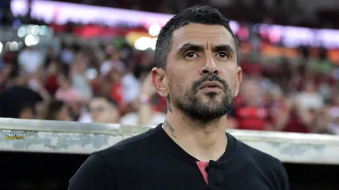 Lucho González, técnico do Athletico-PR, durante partida contra o Flamengo, pelo Campeonato Brasileiro.
