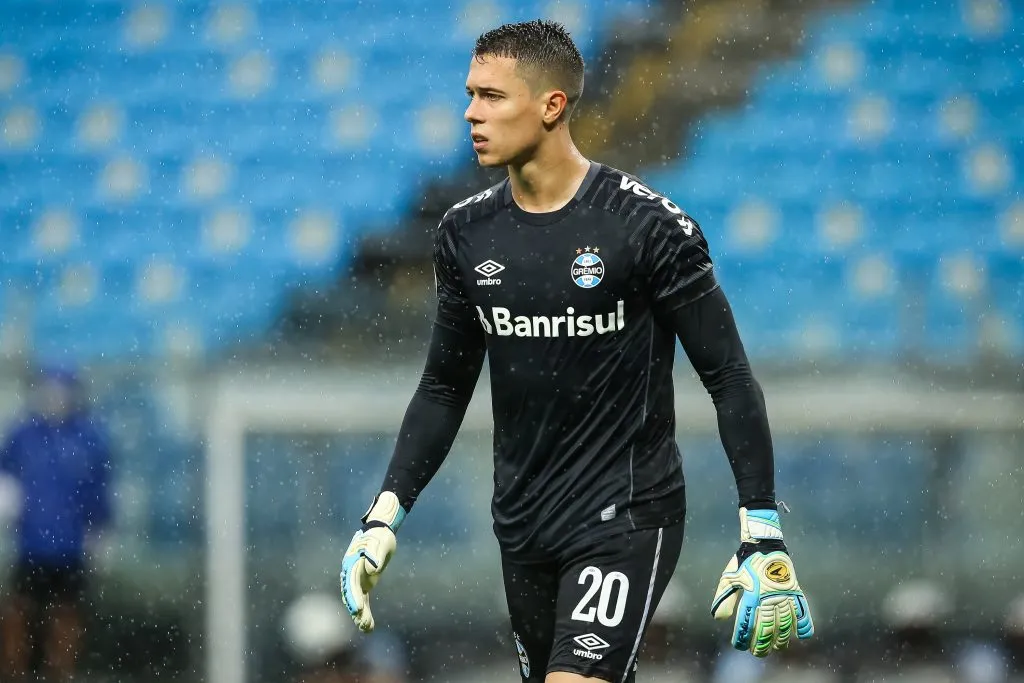 Brenno goleiro do Gremio durante partida contra o Bragantino no estadio Arena do Gremio pelo campeonato Brasileiro A 2021. Foto: Pedro H. Tesch/AGIF