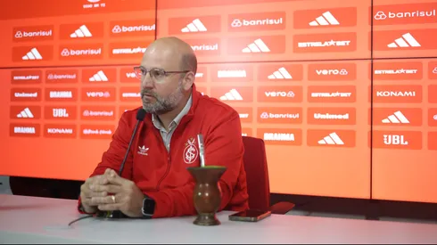 Foto Ricardo Duarte/Internacional – Vice do Internacional em entrevista coletiva.