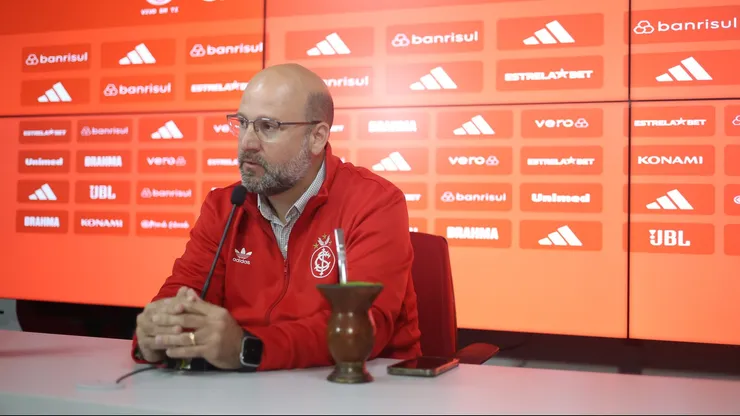 Foto Ricardo Duarte/Internacional - Vice do Internacional em entrevista coletiva.