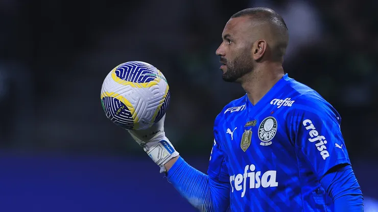 Weverton, goleiro do Palmeiras, durante partida contra o RB Bragantino, pelo Campeonato Brasileiro.
