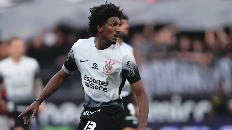 Talles Magno, jogador do Corinthians, durante partida contra o Flamengo (Foto: Ettore Chiereguini/AGIF)