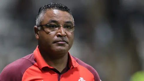 Roger Machado, técnico do Internacional, durante partida contra o Atletico-MG (Foto: Gilson Lobo/AGIF)