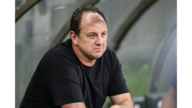 Rogério Ceni durante confronto contra o Cruzeiro no Brasileirão 2024.