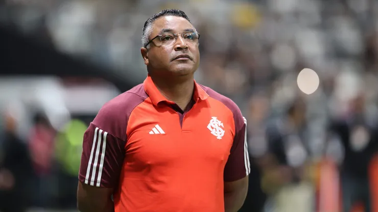 Roger Machado, técnico do Internacional, durante partida contra o Atletico-MG, pelo Campeonato Brasileiro.