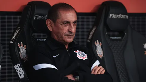 Ramón Díaz, técnico do Corinthians, durante partida contra o Flamengo, pela Copa do Brasil.