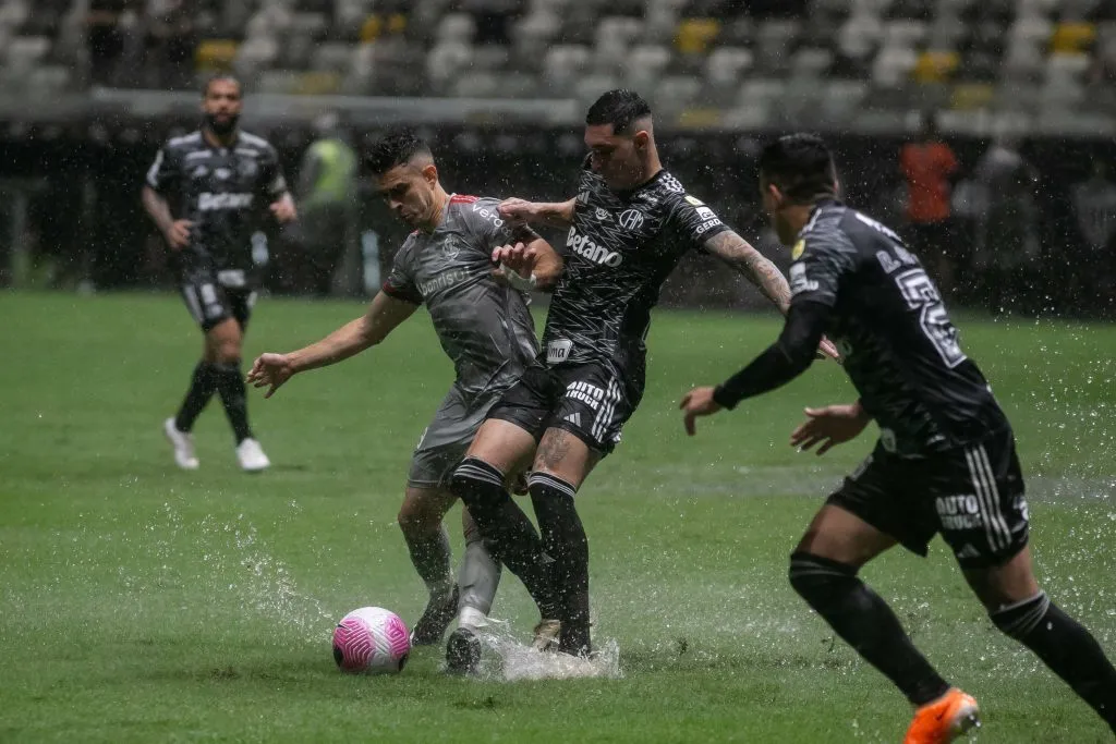 MG – BELO HORIZONTE – 26/10/2024 – BRASILEIRO A 2024, ATLETICO-MG X INTERNACIONAL – Borre jogador do Internacional durante partida contra o Atletico-MG no estadio Arena MRV pelo campeonato Brasileiro A 2024. Foto: Fernando Moreno/AGIF