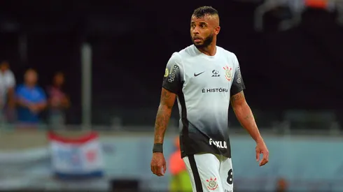 Alex Santana durante confronto contra o Bahia no Brasileirão 2024.