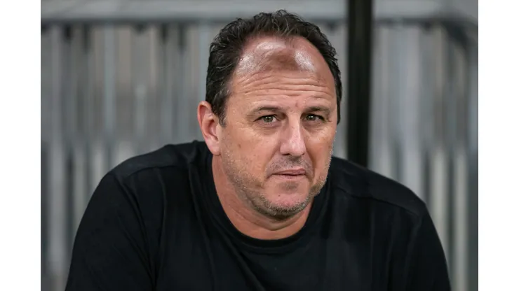 Rogério Ceni durante confronto contra o Cruzeiro no Brasileirão 2024.