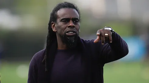 O ex-jogador do Gremio e do Internacional, Paulo Cesar Tinga, esteve observando o treino.