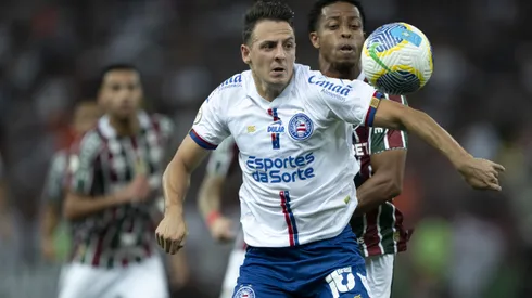 Keno, jogador do Fluminense, disputa lance com Santiago Arias, jogador do Bahia (Foto: Jorge Rodrigues/AGIF)