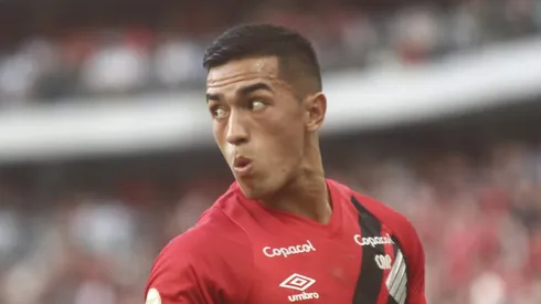 Cuello mandou a real no Athletico.