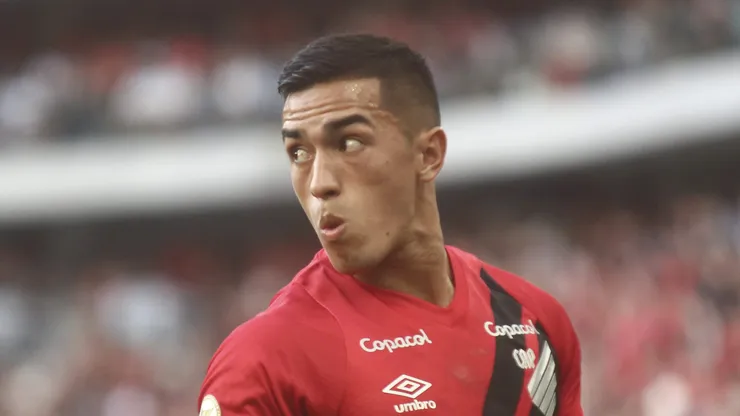 Cuello mandou a real no Athletico.