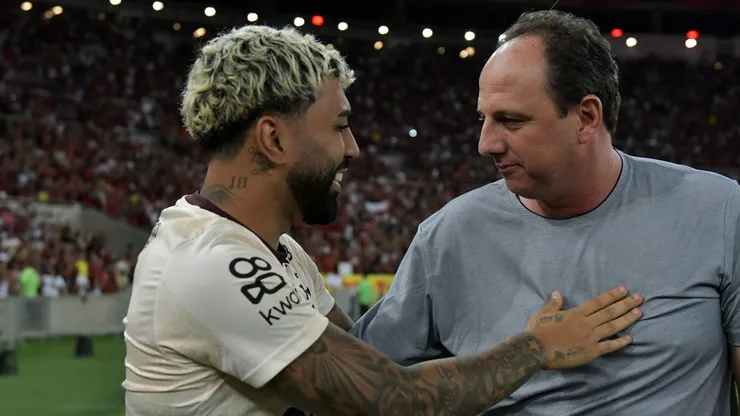 Gabigol, jogador do Flamengo, com Rogerio Ceni, técnico do Bahia (Foto: Thiago Ribeiro/AGIF)