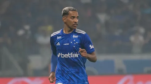 Matheus Pereira jogador do Cruzeiro durante partida contra o Lanús no estádio Mineirão pelo campeonato Copa Sul-Americana 2024. Foto: Fernando Moreno/AGIF