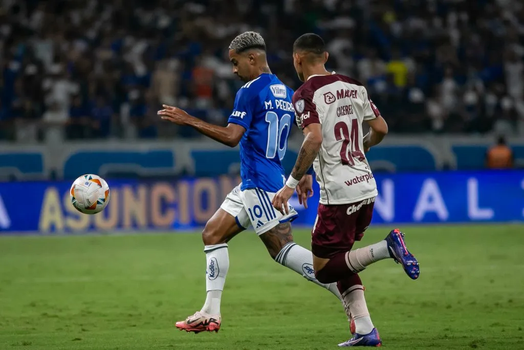 Matheus Pereira  jogador do Cruzeiro durante partida contra o Lanús no estádio Mineirão pelo campeonato Copa Sul-Americana 2024. Foto: Fernando Moreno/AGIF