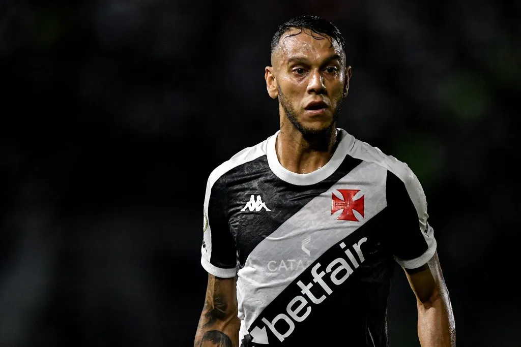 Souza jogador do Vasco durante partida contra o Bragantino no estadio Sao Januario pelo campeonato Brasileiro A 2024. Foto: Thiago Ribeiro/AGIF